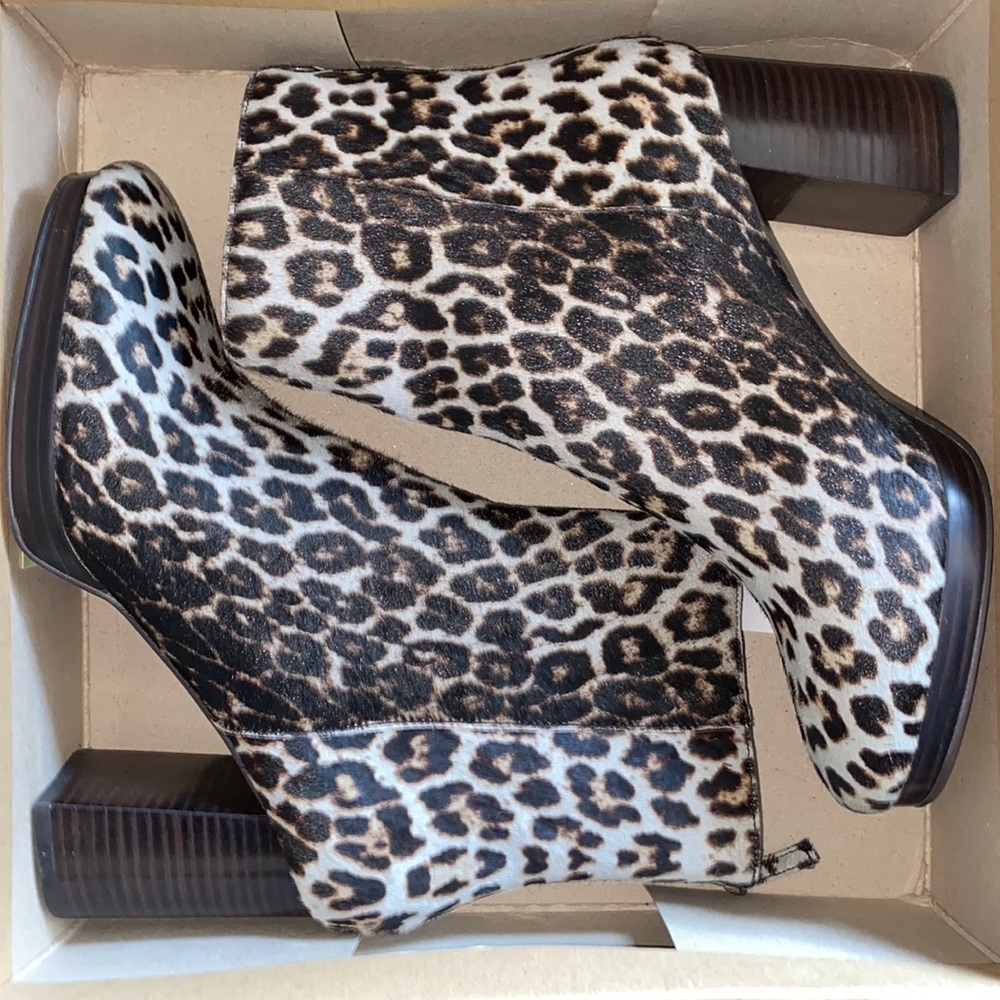 SANCTUARY
Razzle Bootie in Grey Multi